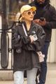 ariana grande does some shopping in london 54
