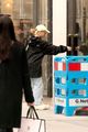 ariana grande does some shopping in london 68