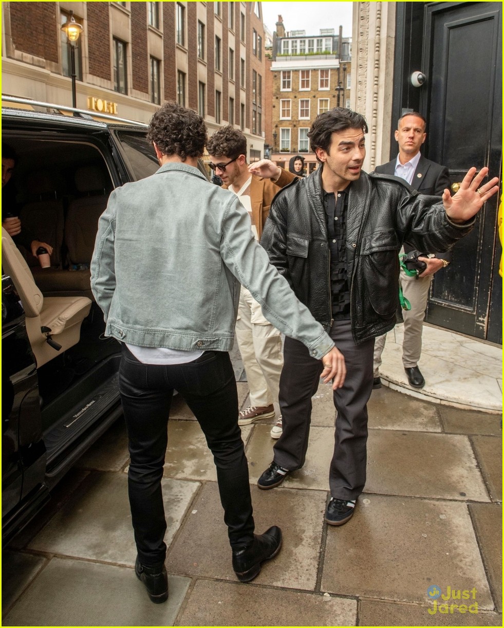 Jonas Brothers Do Promo In London Announce Nd Yankee Stadium Concert