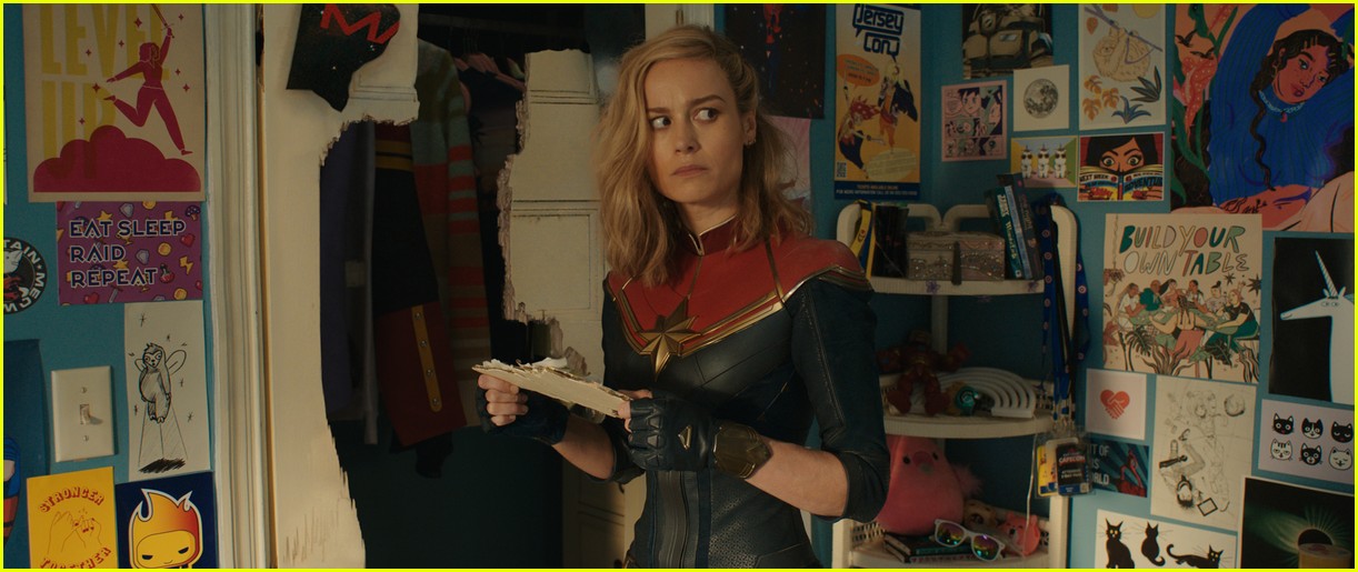 iman vellani brie larson switch places in first the marvels teaser trailer 04