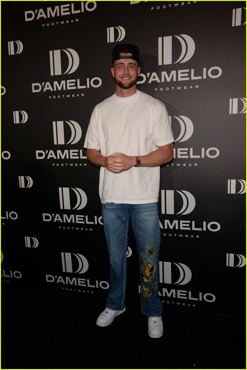 dixie damelio joins family at damelio footwear launch after reported hospitalization 10