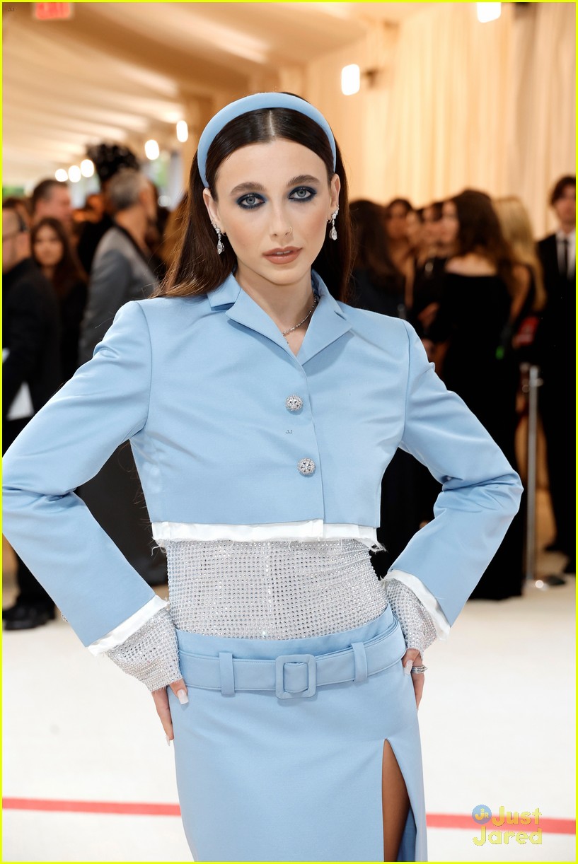 emma chamberlain has a more suity look at met gala 2023 07