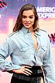 hailee steinfeld goes denim for spider man premiere with shameik moore and more 13