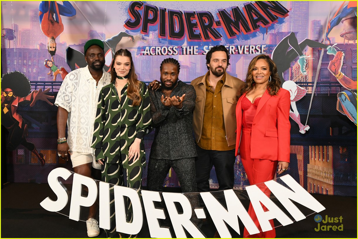 hailee steinfeld brings color to nyc for spider man press tour 06