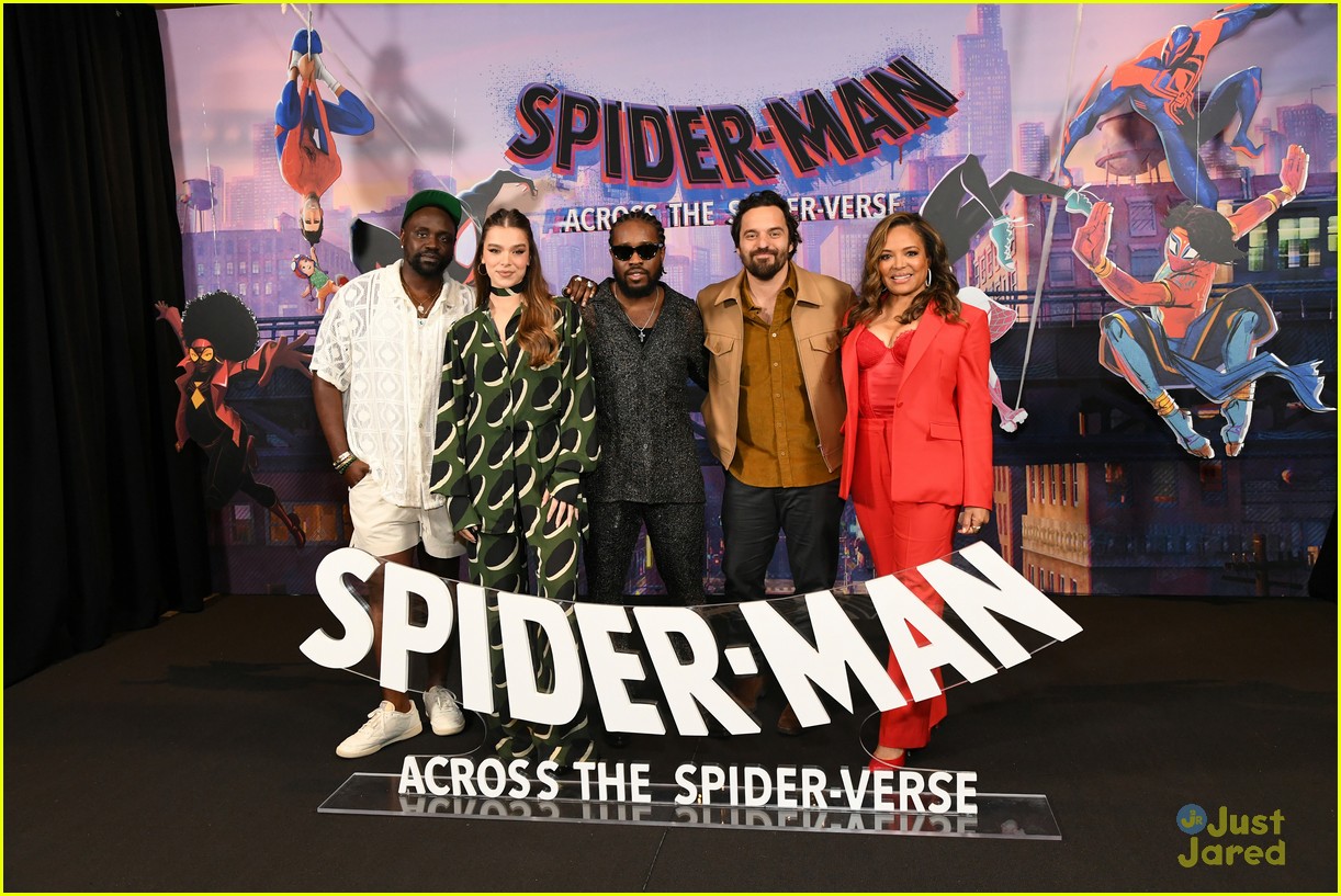 hailee steinfeld brings color to nyc for spider man press tour 07