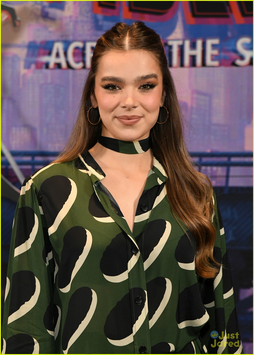 hailee steinfeld brings color to nyc for spider man press tour 10