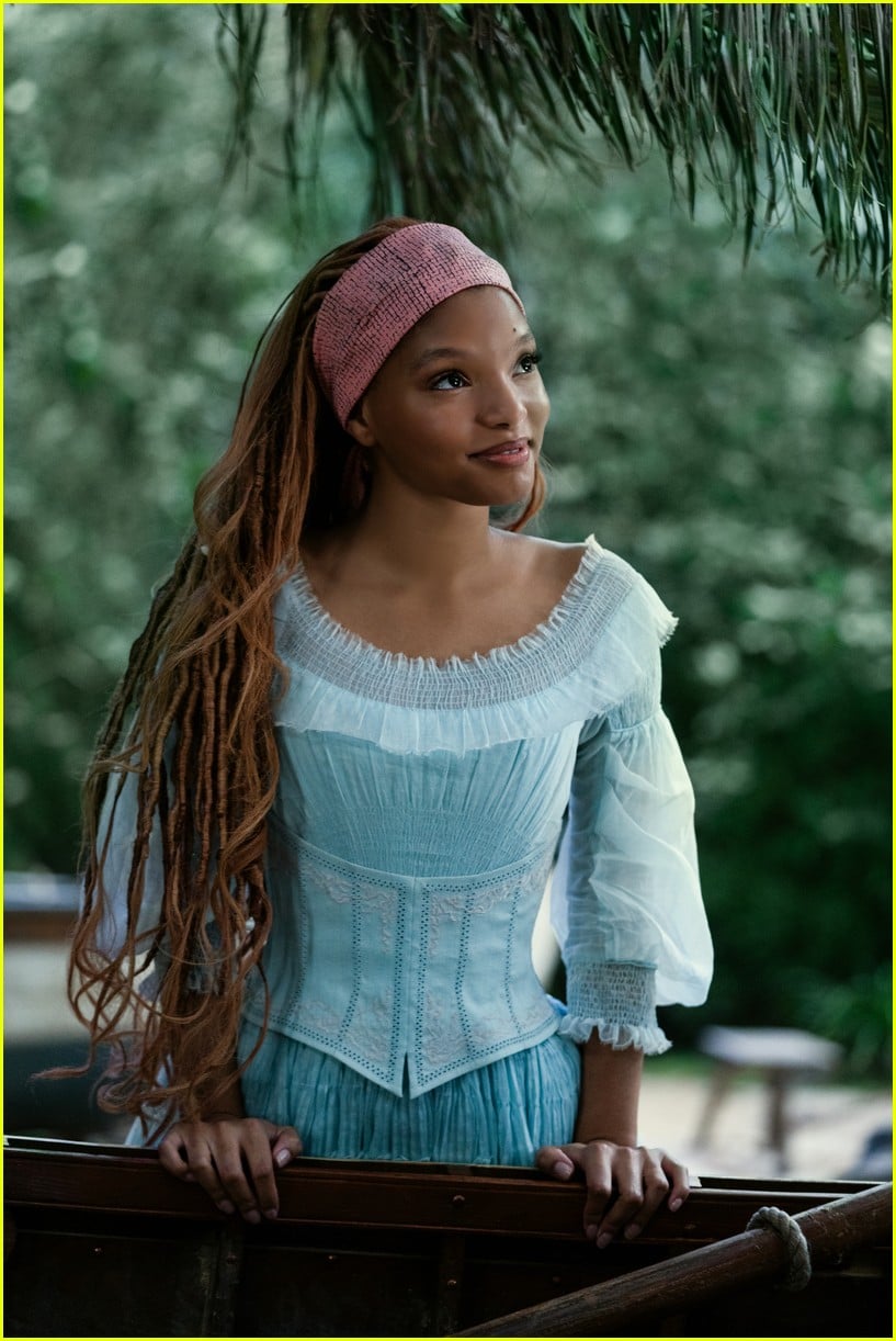 halle bailey opens up about dying her hair red and keeping locs for the little mermaid 08