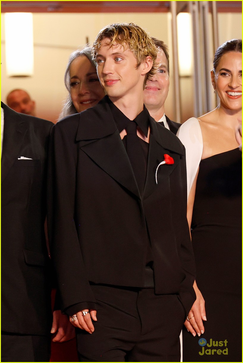 lily rose depp troye sivan jennie premiere the idol at cannes 05