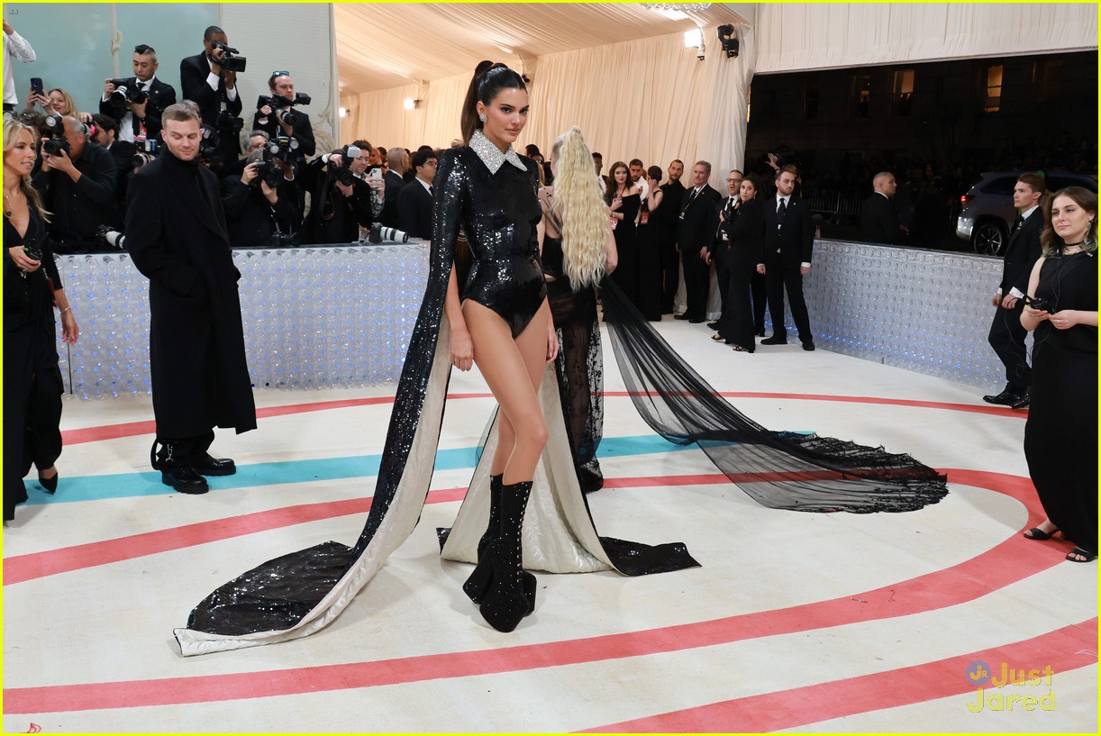 kendall kylie jenner show some leg at met gala 2023 11