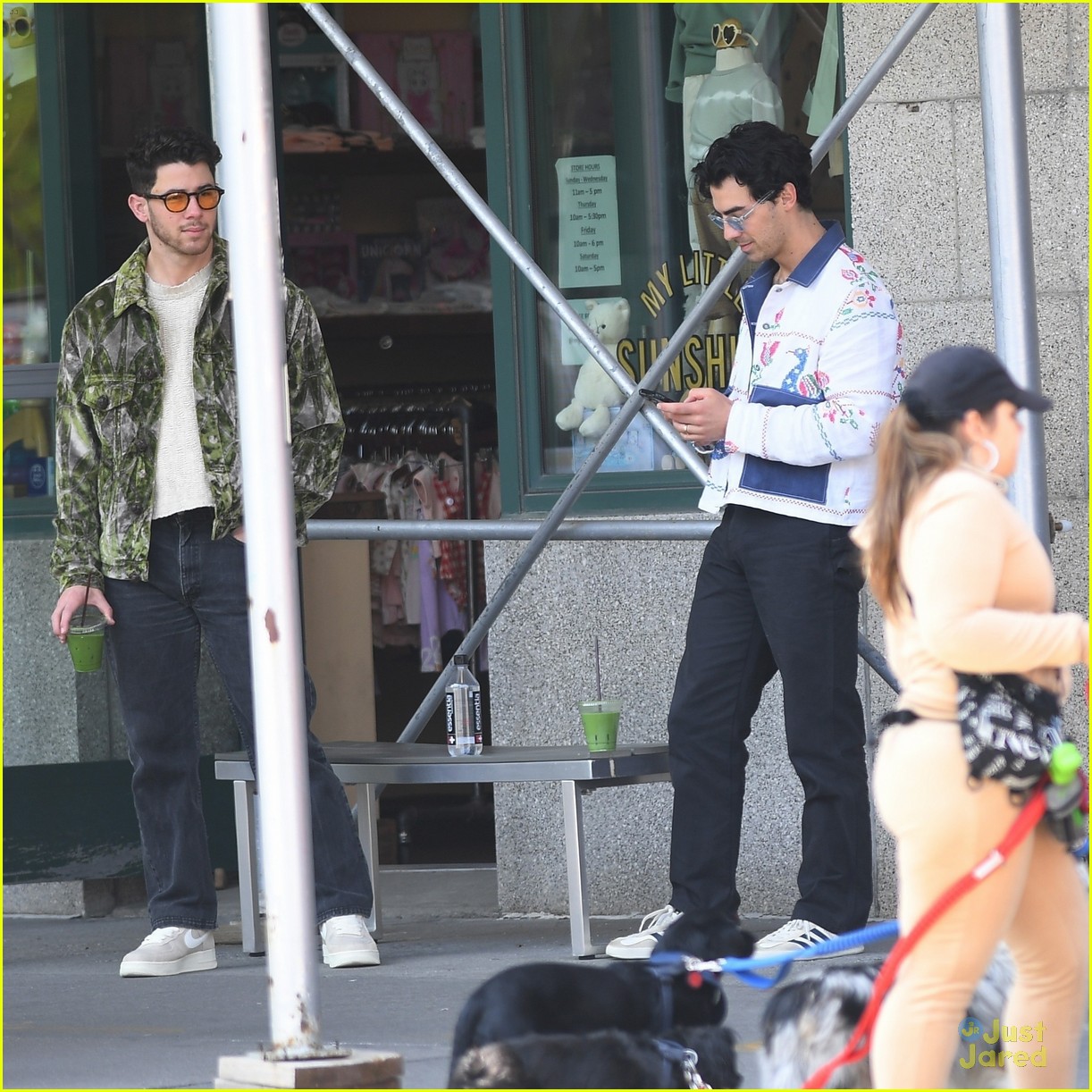 jonas brothers run into fan while out in nyc between meetings 19