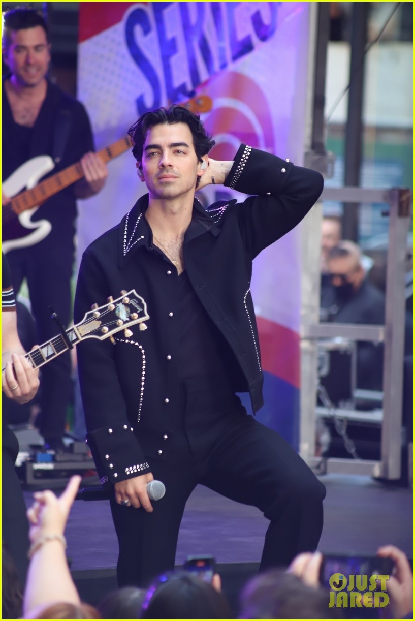 jonas brothers perform waffle house summer baby on today 05