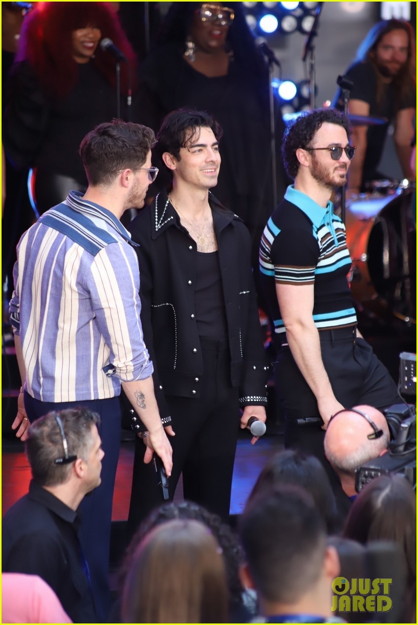 jonas brothers perform waffle house summer baby on today 08