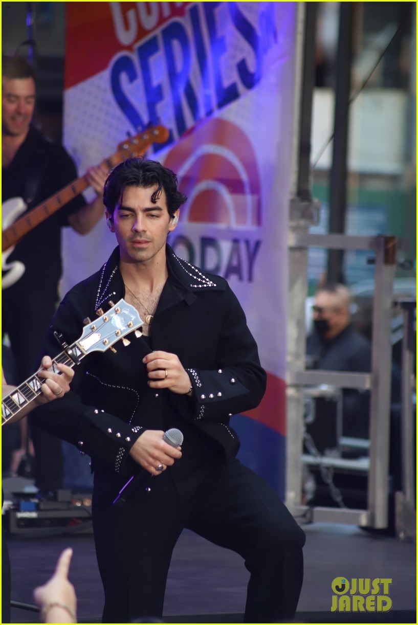 jonas brothers perform waffle house summer baby on today 09