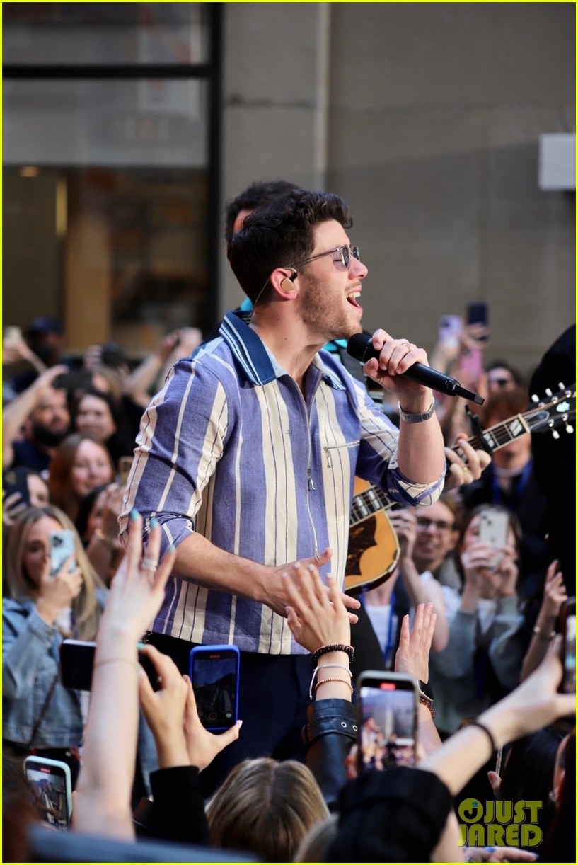 jonas brothers perform waffle house summer baby on today 17
