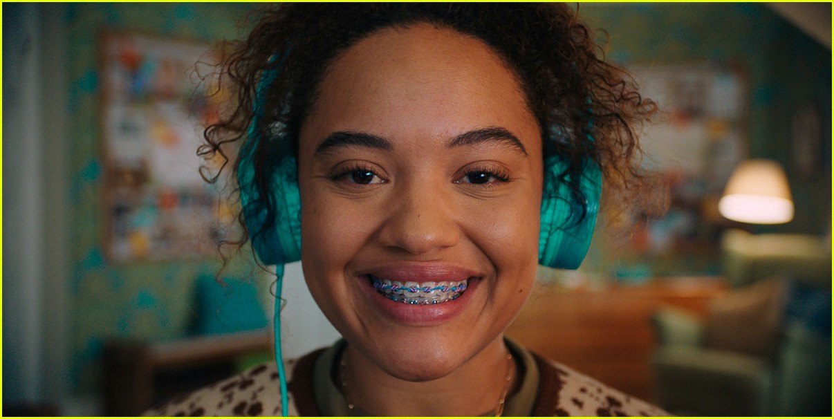kiersey clemons searches for missing student in susies searches trailer 02.
