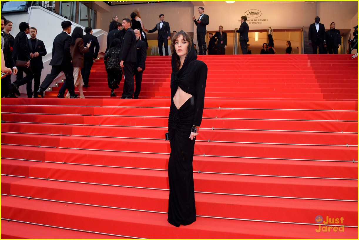 rose manu rios noah beck step out for monster screening at cannes film festival 01