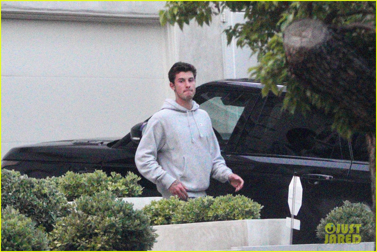 Shawn Mendes Hangs Out With Dr. Jocelyne Miranda After Spending Time
