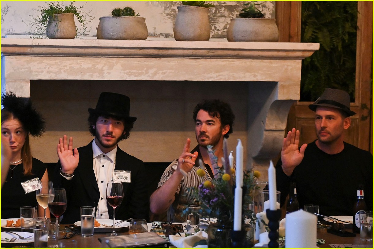 kevin franklin jonas celebrate claim to fame season two with murder mystery dinner 03