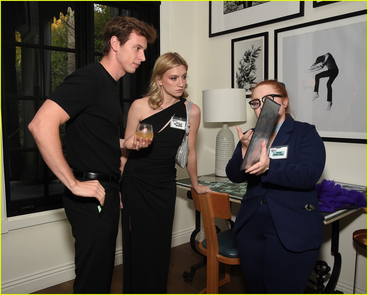 kevin franklin jonas celebrate claim to fame season two with murder mystery dinner 05