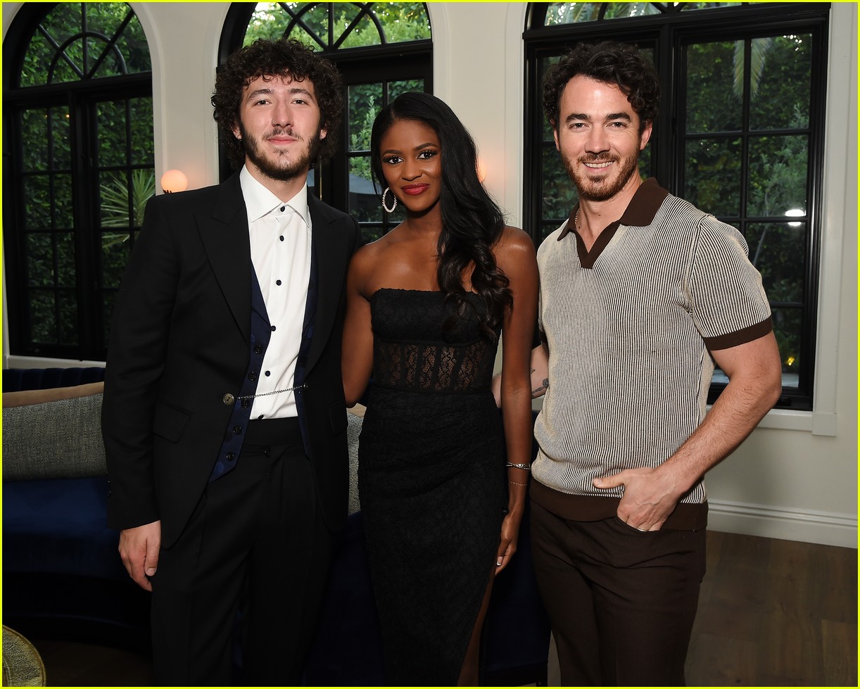 kevin franklin jonas celebrate claim to fame season two with murder mystery dinner 28