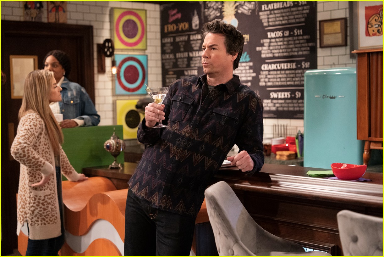 carly freddie navigate their new relationship in this weeks icarly 04