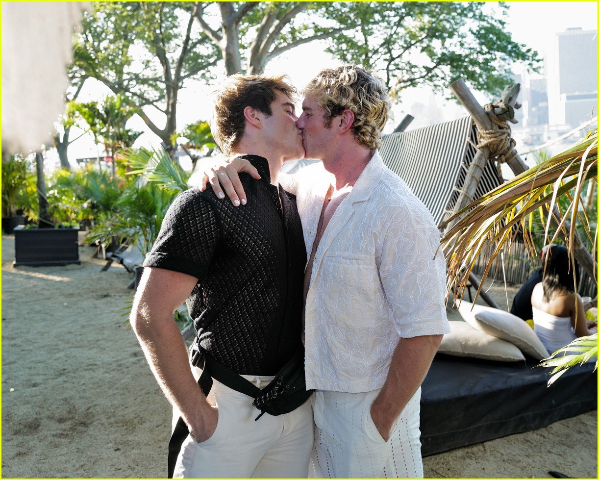 froy gutierrez zane phillips kiss at pride party 04