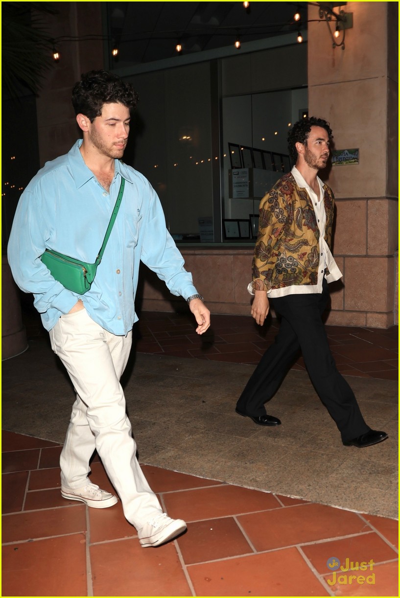 jonas brothers step out for dinner hours before announcing new txt collab 16