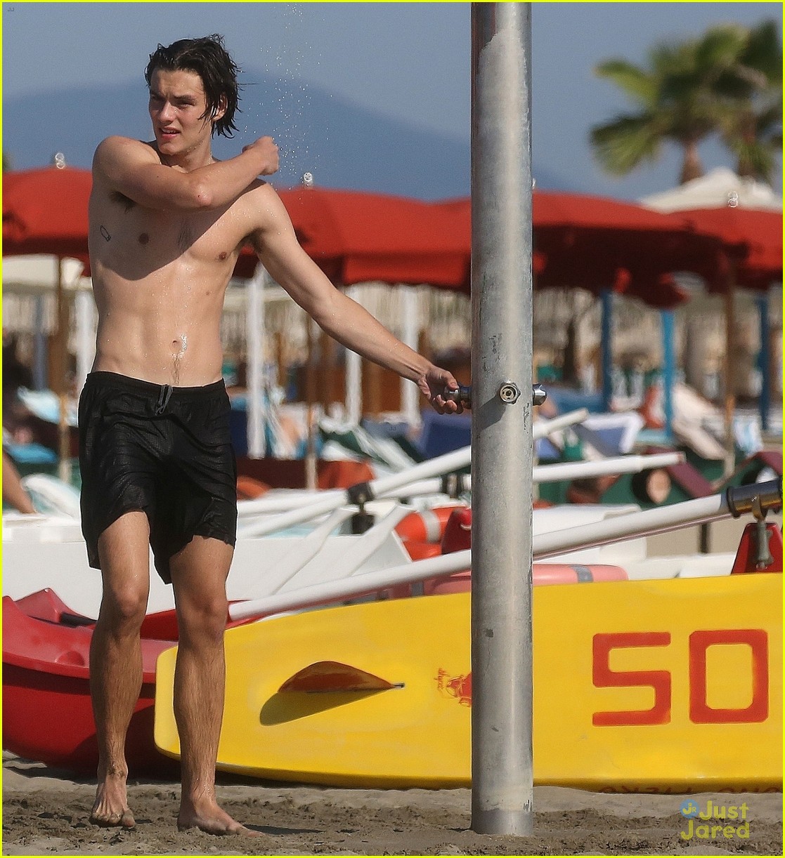 louis partride soaks up the sun during time off in italy 12