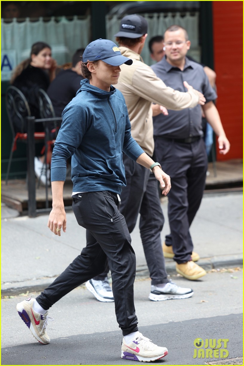 tom holland grabs lunch 04