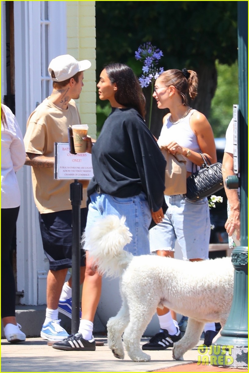 hailey bieber justin lunch in southampton 14