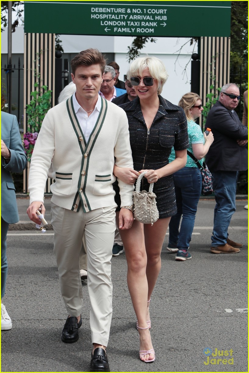pixie lott oliver cheshire step out at wimbledon after baby news 09
