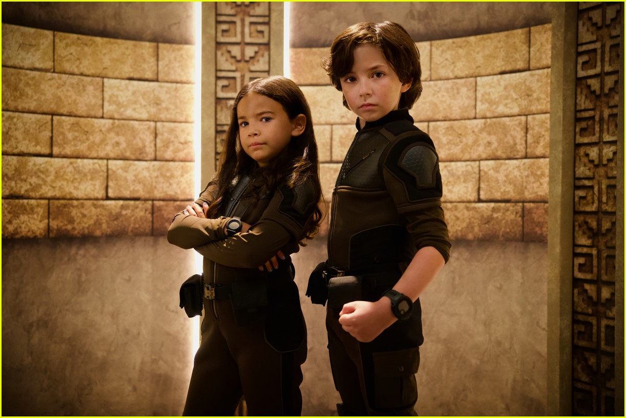 everly carganilla connor esterson new spy kids in first look teaser 02