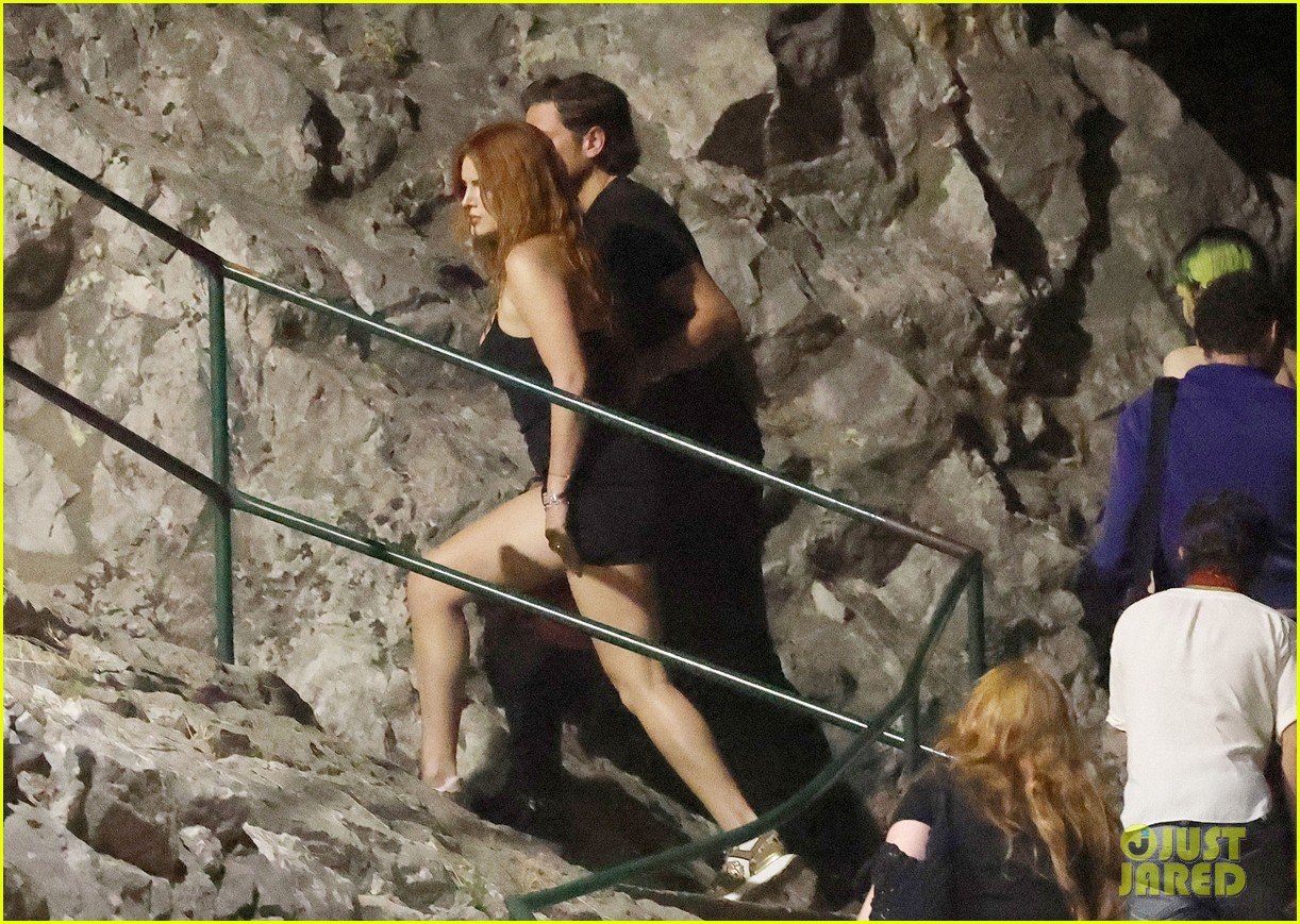 bella thorne mark emms vacation in italy 14
