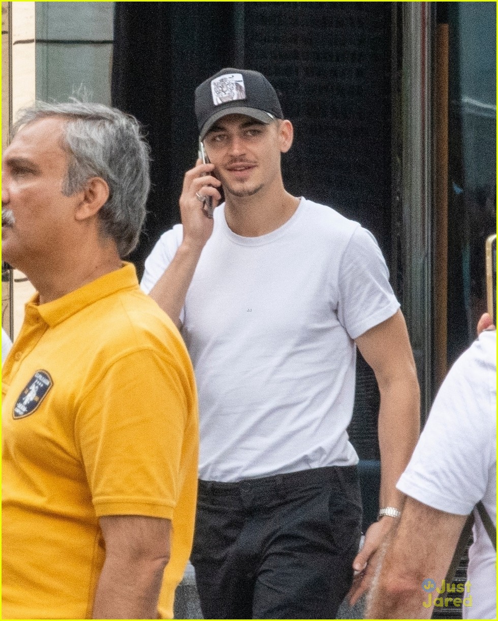 hero fiennes tiffin shows off muscles in tight t shirt during london outing 03