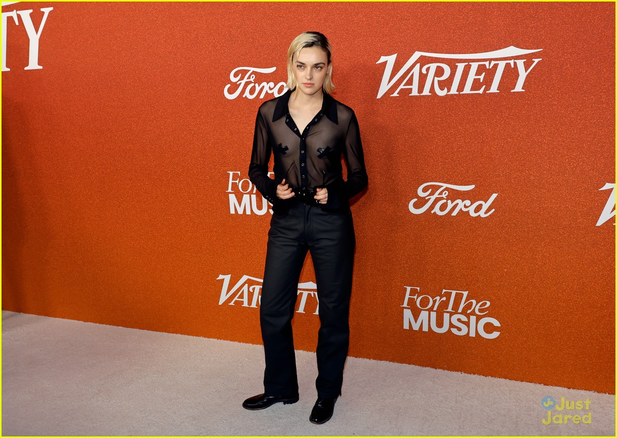 joshua bassett xochitl gomez dance the night away at variety power of young hollywood party 11