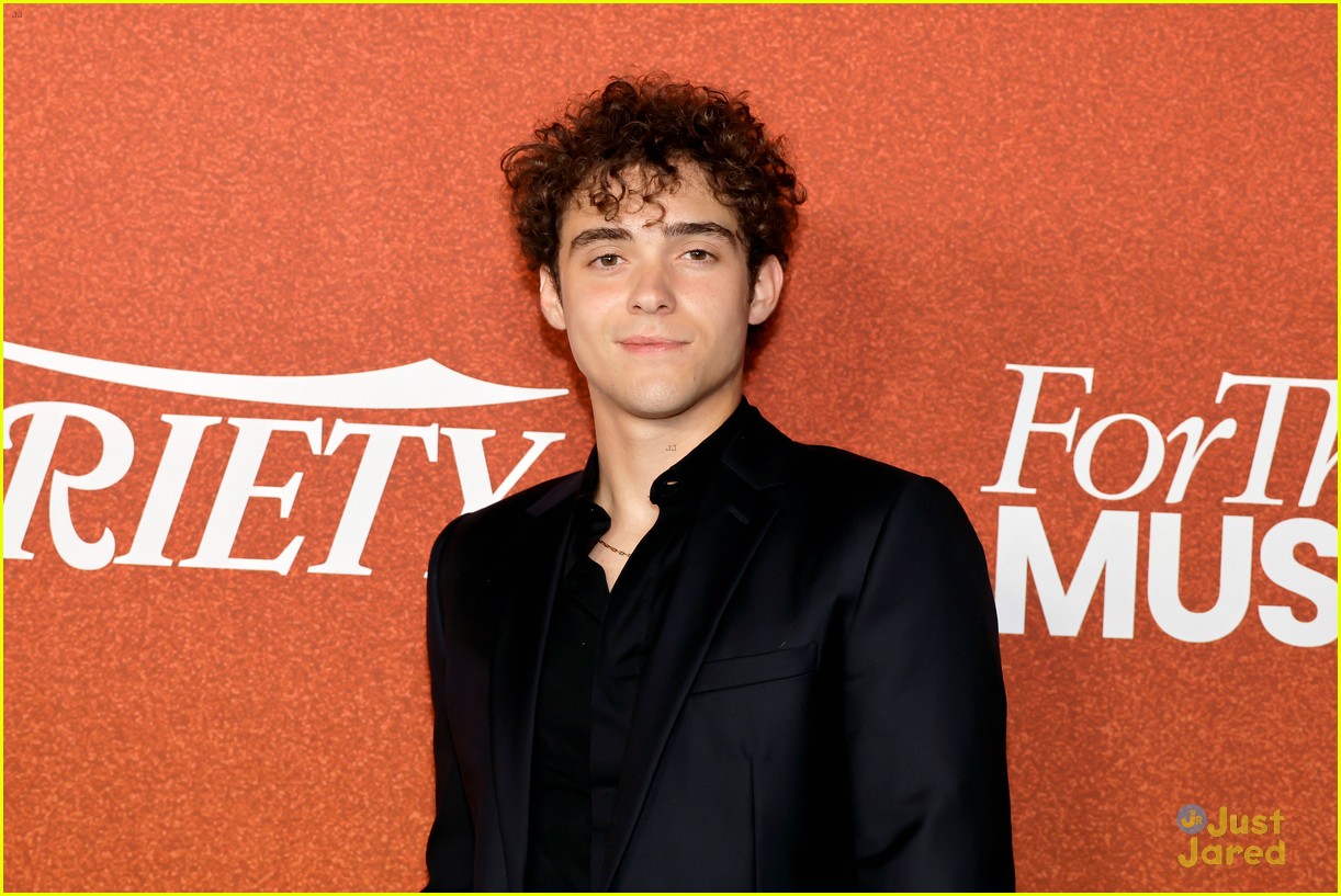 joshua bassett xochitl gomez dance the night away at variety power of young hollywood party 16