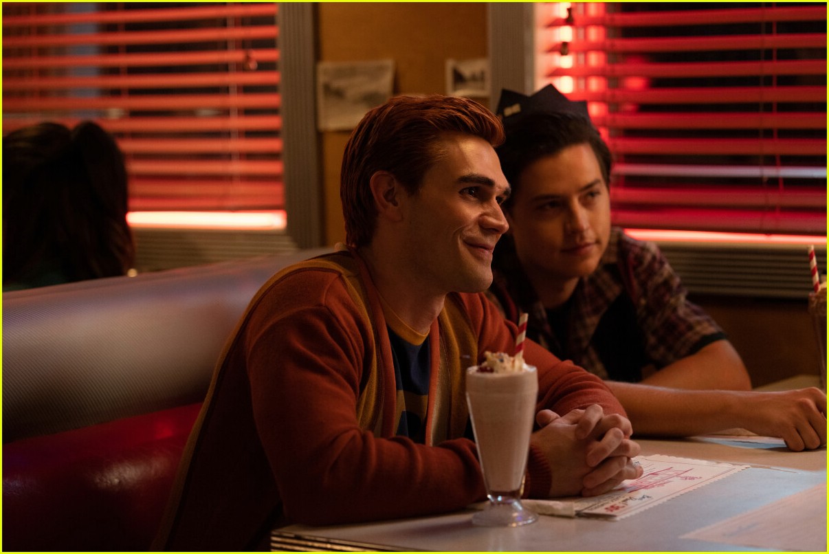 riverdale says goodbye with series finale 08