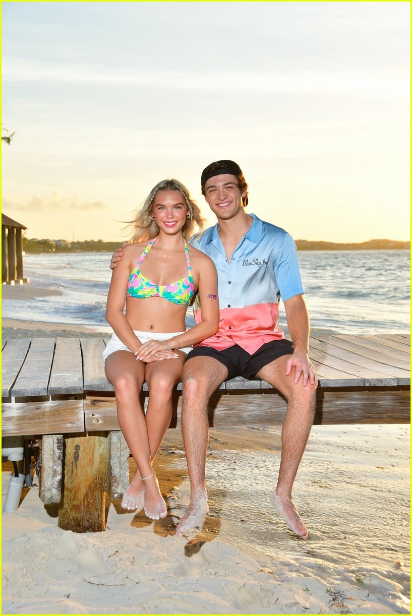 Asher Angel & Girlfriend Caroline Gregory Go on Turks & Caicos Vacation  with His Family (Photos): Photo 1383554 | Asher Angel, Avi Angel, Caroline  Gregory Pictures | Just Jared Jr.