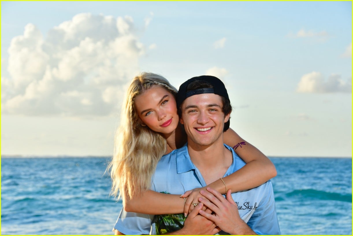 Asher Angel & Girlfriend Caroline Gregory Go on Turks & Caicos Vacation  with His Family (Photos): Photo 1383560 | Asher Angel, Avi Angel, Caroline  Gregory Pictures | Just Jared Jr.