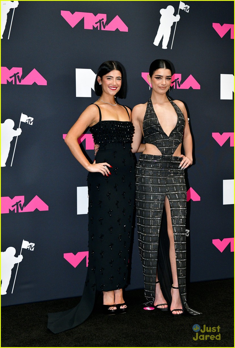 Charli And Dixie Damelio Rock 2 Looks Each At Mtv Vmas 2023 Photo 1383084 Photo Gallery 9478