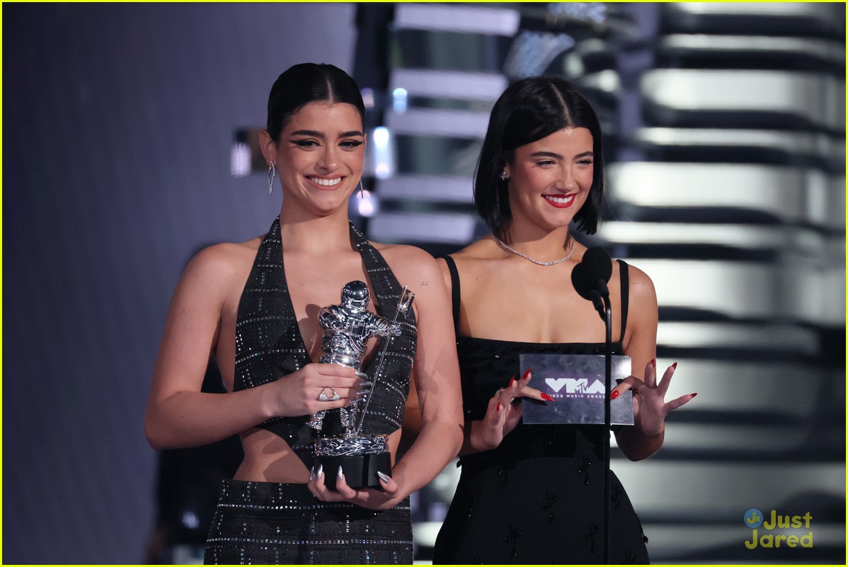 Charli And Dixie Damelio Rock 2 Looks Each At Mtv Vmas 2023 Photo 1383118 Photo Gallery