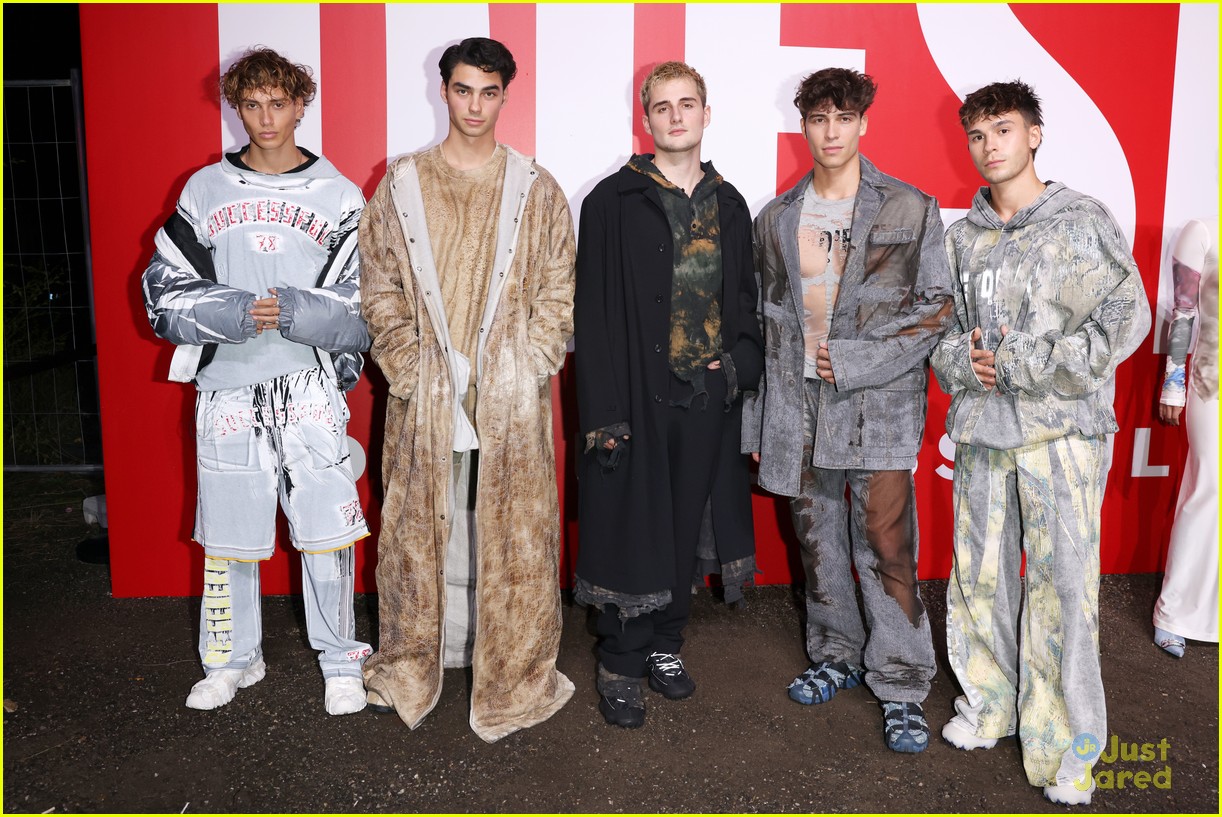 elevator boys more influencers take over diesel fashion show at milan fashion week 04