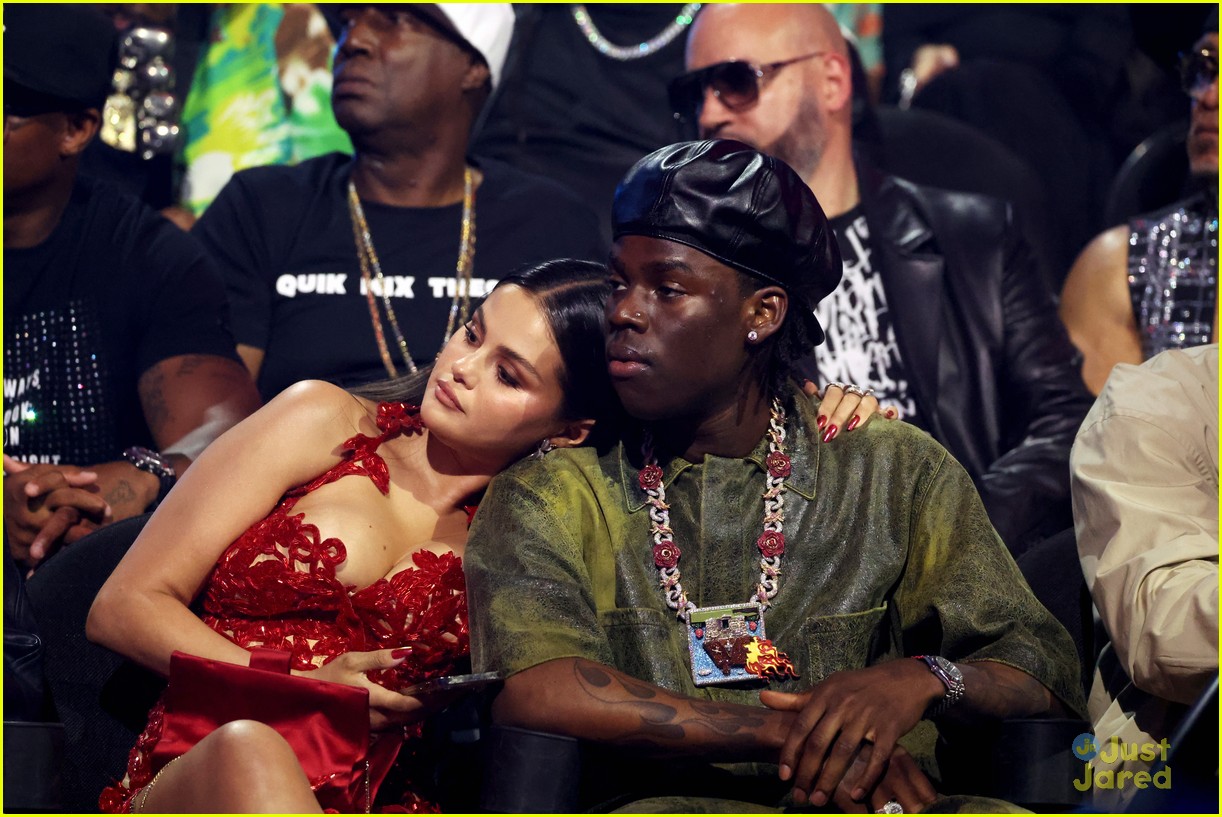 selena gomez wins first vma in 10 years for calm down with rema 03