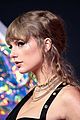 taylor swift arrives on vmas pink carpet as most nominated artist of the night 04