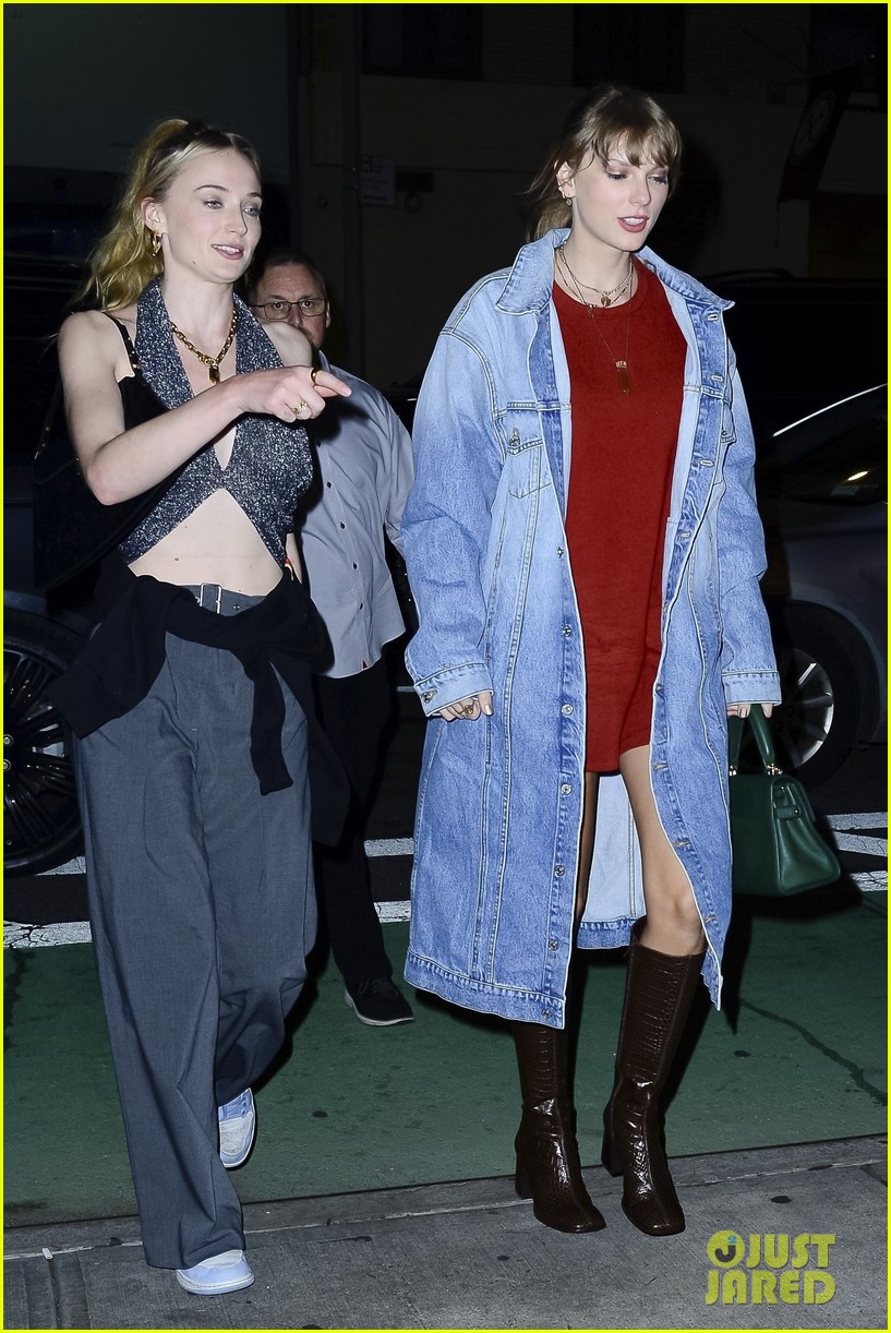 sophie turner grabs dinner with taylor swift in new york city 21