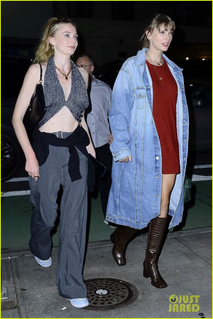 Taylor Swift & Sophie Turner Grab Dinner Together in NYC! | Photo ...