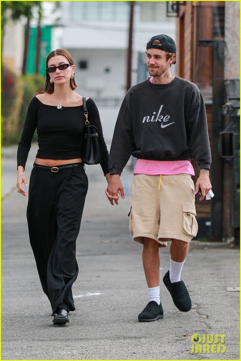 Justin & Hailey Bieber Are All Smiles While Picking Up Coffee in West ...