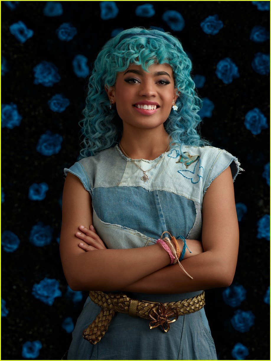 descendants the rise of red character photos revealed 04.