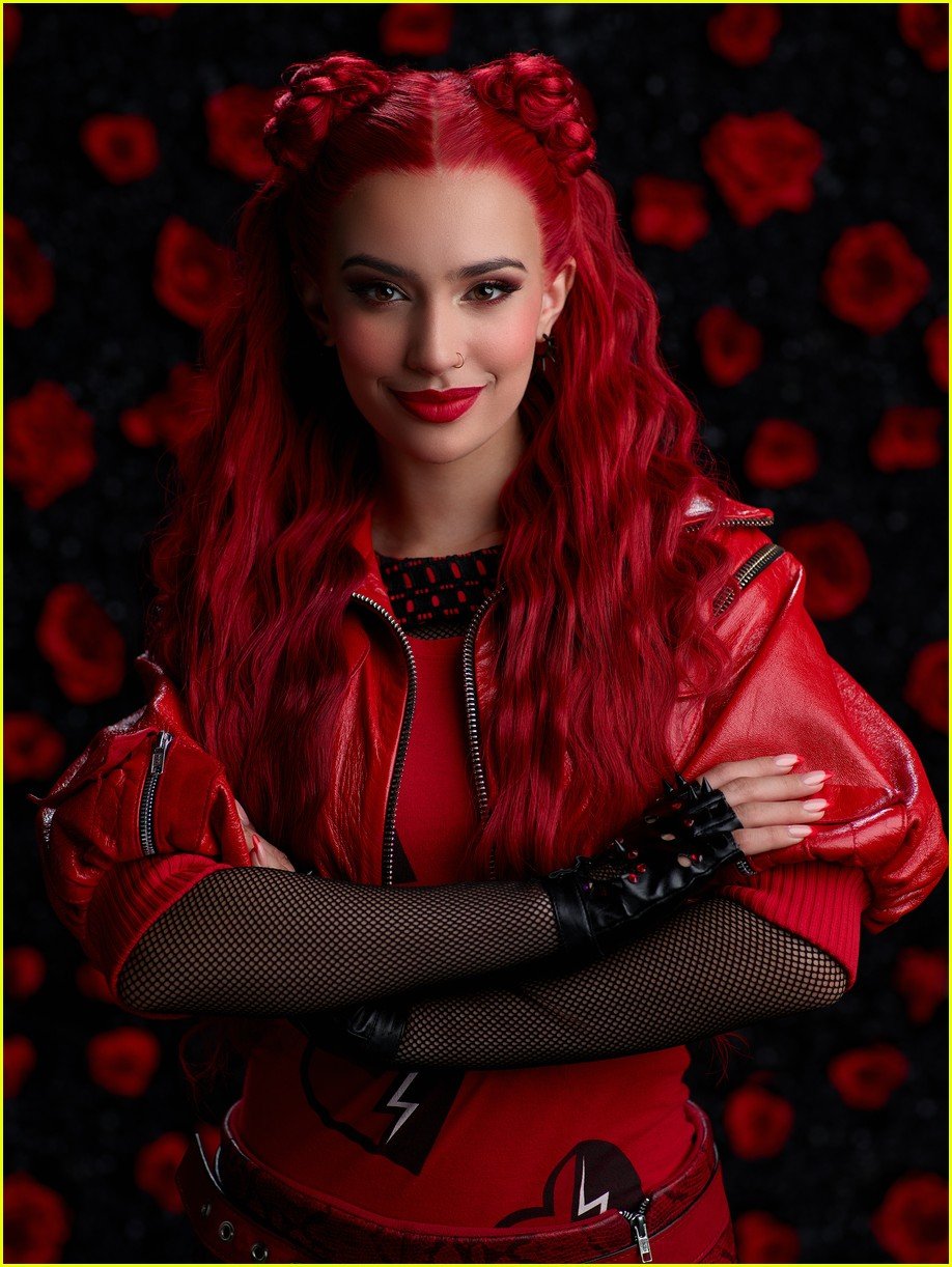 descendants the rise of red character photos revealed 09.