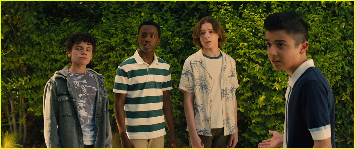Mason Thames, Loren Gray & More Star In First Look at New Netflix Movie